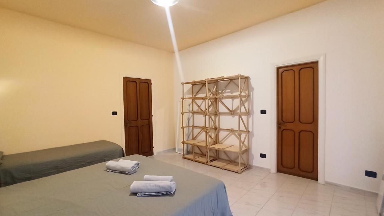 Casa Base Hotel Bari Bagian luar foto