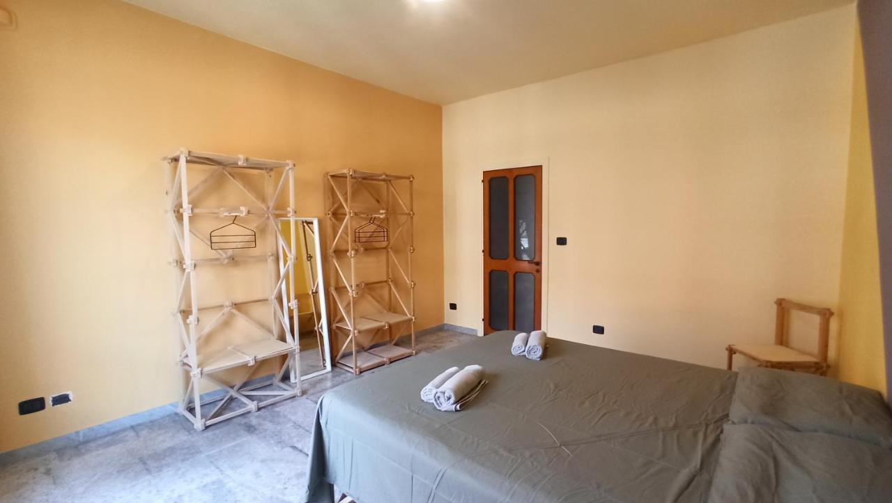 Casa Base Hotel Bari Bagian luar foto