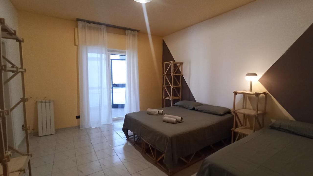 Casa Base Hotel Bari Bagian luar foto