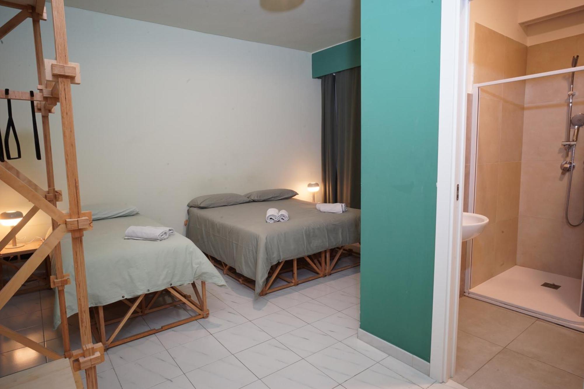 Casa Base Hotel Bari Bagian luar foto